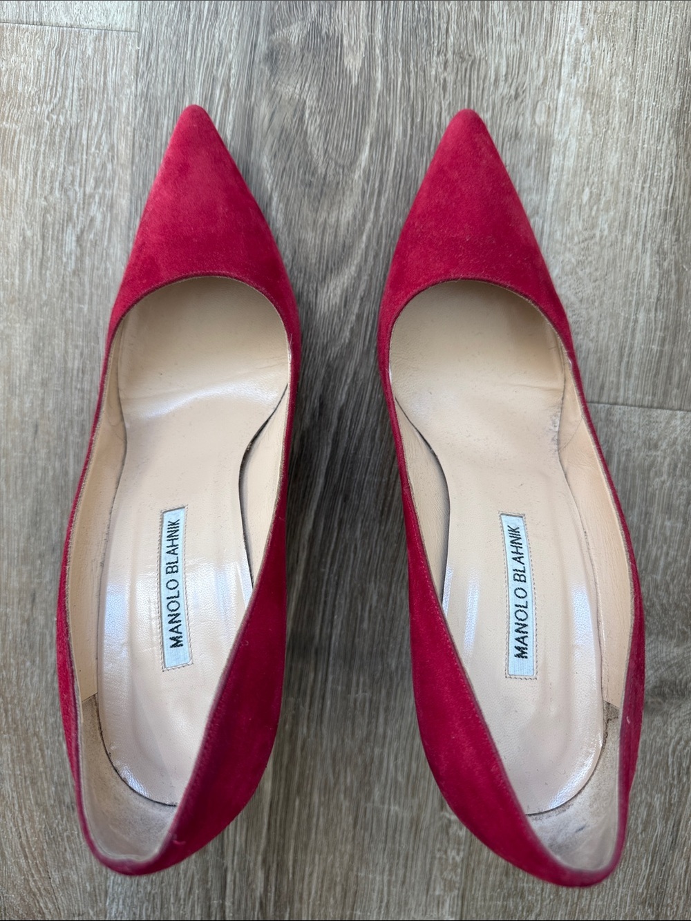 Manolo Blahnik Crimson Suede Pointed-Toe Pumps - Picture 3 of 10
